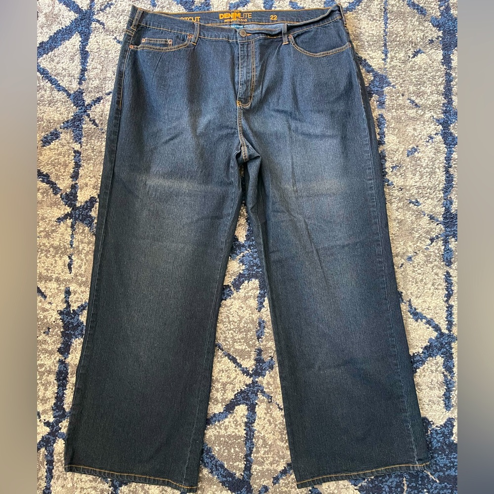 Avenue Denim Lite Bootcut jeans. Size 22